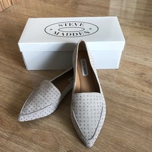 NEW Steve Madden Studded Feather loafers